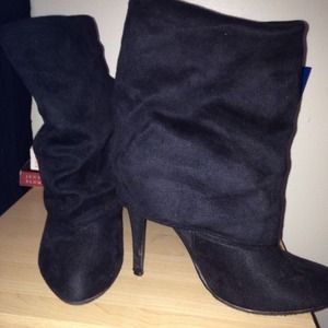 Size seven cloth heels