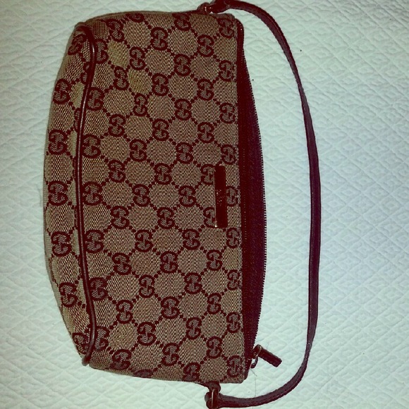 Authentic small gucci shoulder purse
