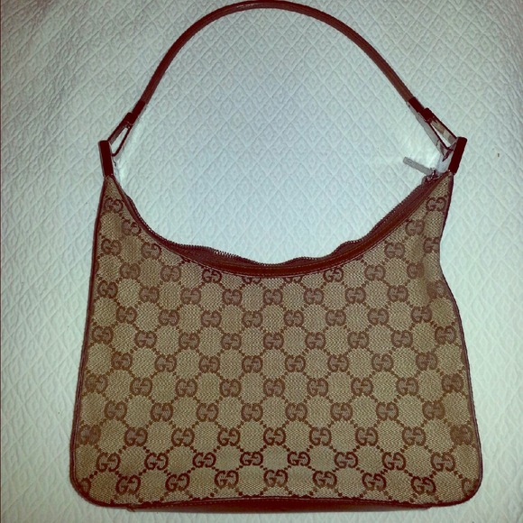 *authentic* Gucci shoulder purse