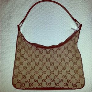 *authentic* Gucci shoulder purse
