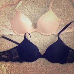 2 brand new Calvin Klein push up bras!