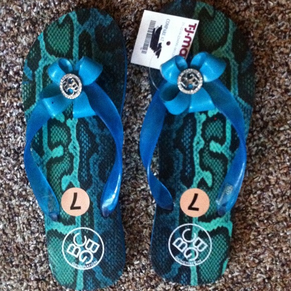 BCBG FLIP FLOPS