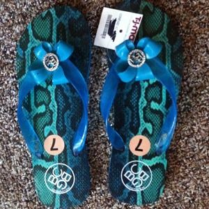 BCBG FLIP FLOPS