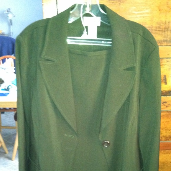 Olive green suit/ reduced / last chance