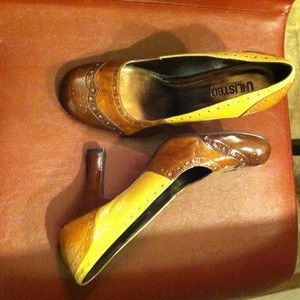 Unlisted by Kenneth Cole tan and brown heels