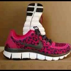 Very rare leopard berry nike sneaks!!!