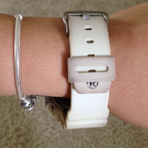 🔴BUNDLED🔴Authentic Bape edition G-shock - Picture 3 of 3