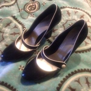 ❌SOLD❌Black and White Fioni Heels size 9