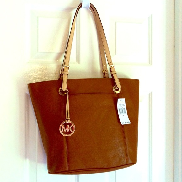 ❌SOLD❌Michael Kors Leather Jet Set Tote Tan NWT