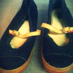 Gently used Kate Spade navy flats!!
