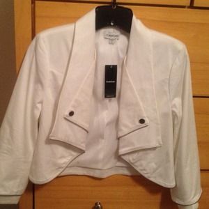 🌟Hot Item🌟White BEBE Blazer with stylish zip