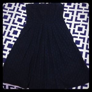 Gap navy eyelet strapless dress - Size 2