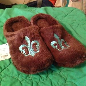 Fleur de lis slippers size 7-8 NWT