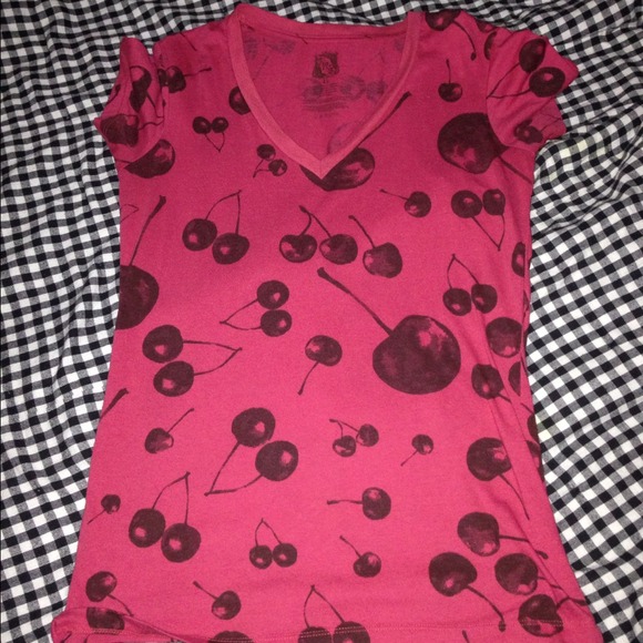 Cherry T-shirt - Picture 1 of 1
