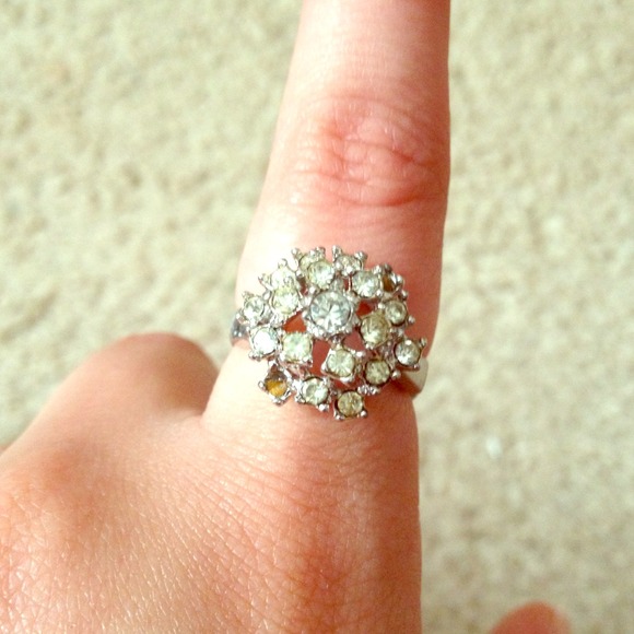 Cubic zirconium silver ring - Picture 1 of 4