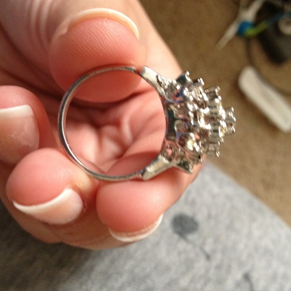 Cubic zirconium silver ring - Picture 3 of 4