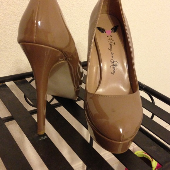 Shoes - Picture 3 of 4