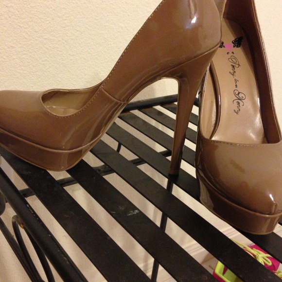 Shoes - Picture 4 of 4