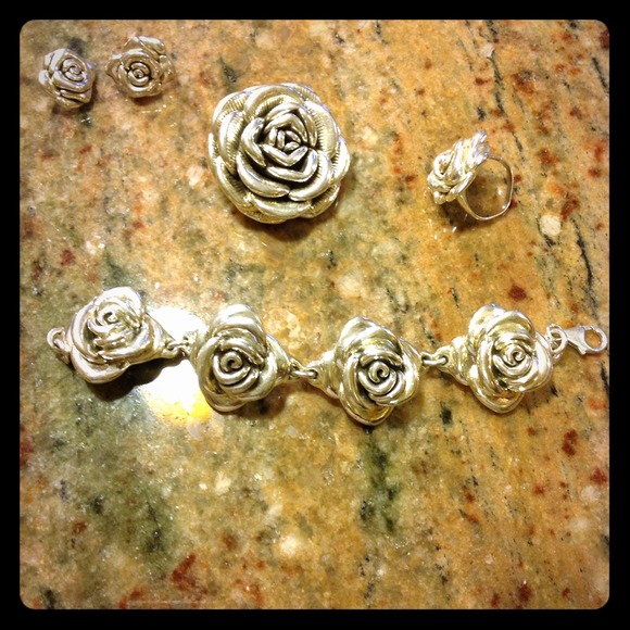 925 silver rose shape set.....
