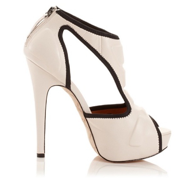 L.A.M.B. Shoes - ⭕n Hold L.A.M.B Chloe Pump