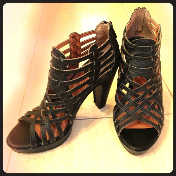 Lucky Brand Shoes - 🎉HP Lucky Brand Persia Sandal, Size 7.5