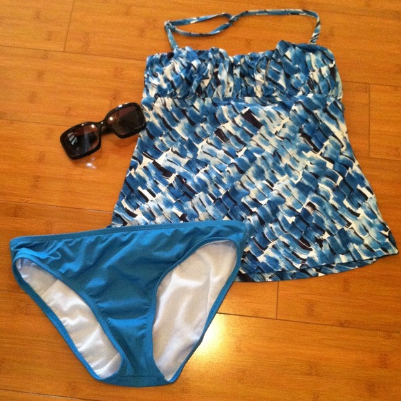 🚫Sold in bundle 🌞Fabulous Perry Ellis Tankini