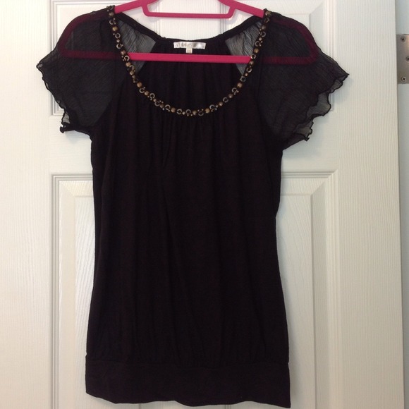 ❌SOLD IN BUNDLE❌Matty M Flutter Sleeve Shirt - Picture 2 of 4