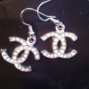 💙SOLD💙Silver Chanel CC ear rings 💎