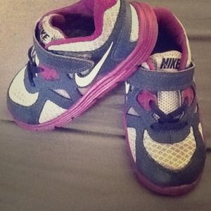 SOLD. Toddler nike lunarlon shoes