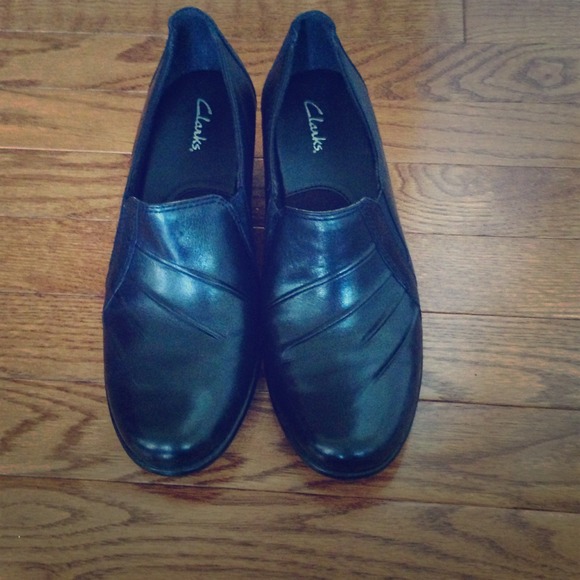 BRAND NEW Clarks black Partridge