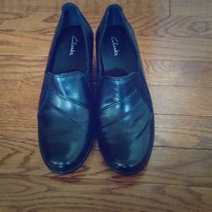 BRAND NEW Clarks black Partridge