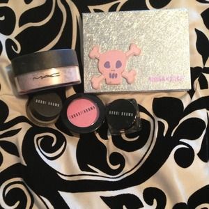 make-up bundle/ C&C shirt/ Michael stars shirt