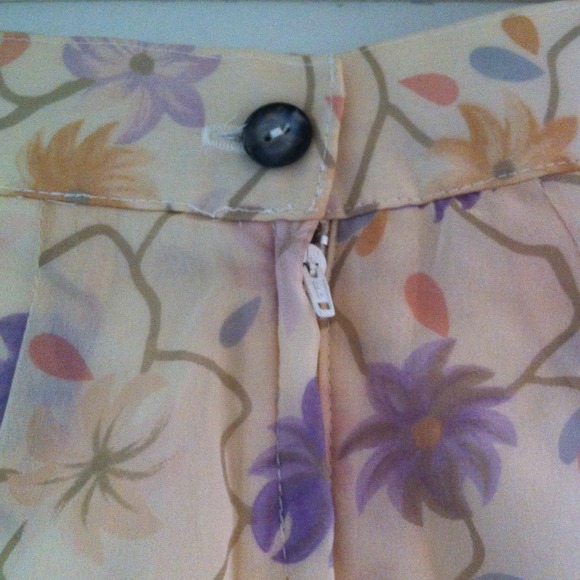 ❌SOLD❌ Floral chiffron skirt - Picture 2 of 2