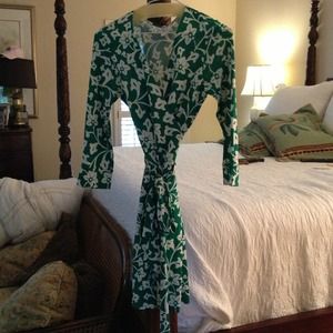 Reduced! Iconic DVF wrap dress- 100% silk & AUTH!!