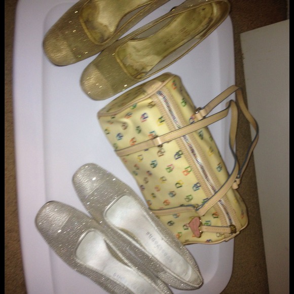 Price Reduced! Authentic Dooney & Bourke Hand Bag