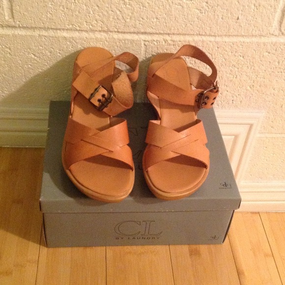 CL Sandals By Laundry