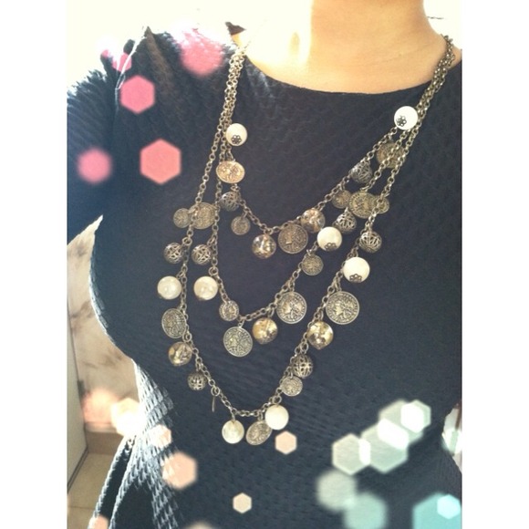 Jewelry - 🔥Sale 🔥 New 3 tier coin and stone necklace