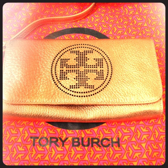 SOLD 💰Authentic Tory Burch clutch / cross body.