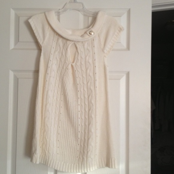 Cream sweater. (Bundled for jantamse)