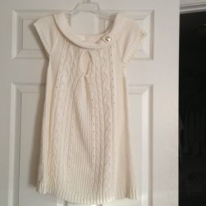 Cream sweater. (Bundled for jantamse)