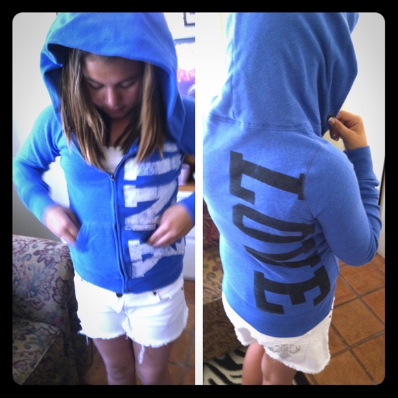 Bundle Deal 5kewlklosets VS Blue Hoodie. Like New!