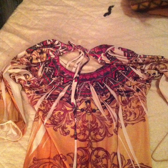 Two blouses - Picture 3 of 4