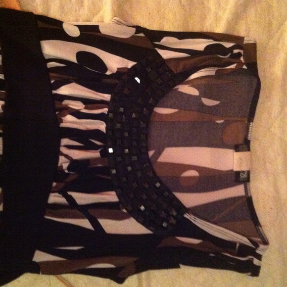 Two blouses - Picture 4 of 4