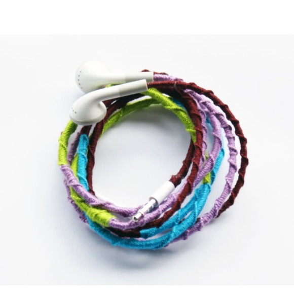 "Summer Berry" wrapped iPhone 4S ear buds