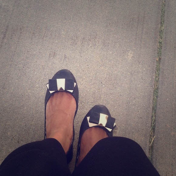 💢Sold💢Black & Gold Bow Flats