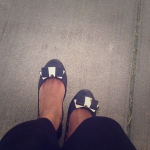 💢Sold💢Black & Gold Bow Flats