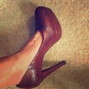 Jessica Simpson snakeskin heels