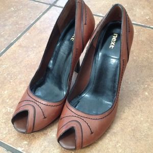 Next Women's size 7 1/2.  3in heels