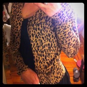 WET SEAL "XL" Classy cheetah sweater