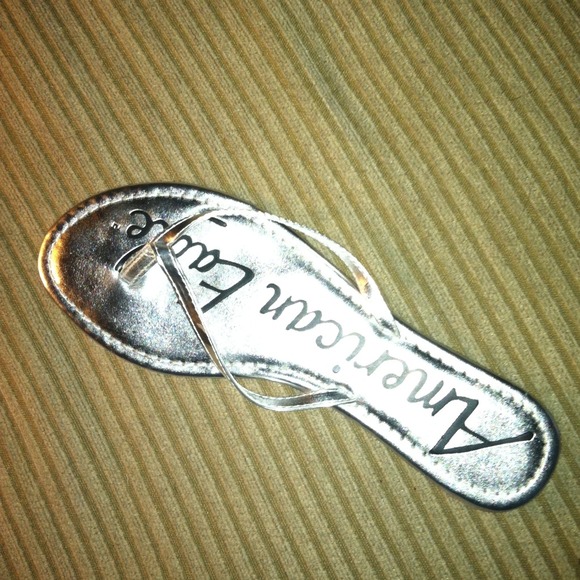 American Eagle flip flops